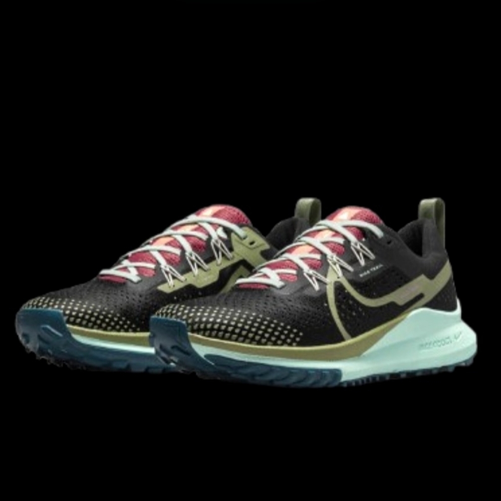 Nike React Pegasus Trail 4 Womens Black Alligator Green Mint Foam Canyon Rust